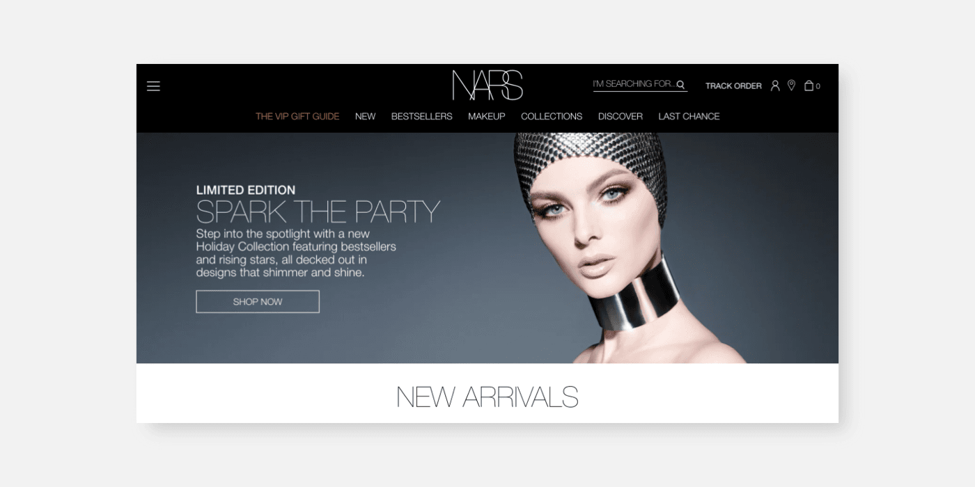 NARS 공식 웹사이트 데스크톱 화면 — 어두운 배경에 얇은 Neue Helvetica 서체가 돋보이는 레이아웃
